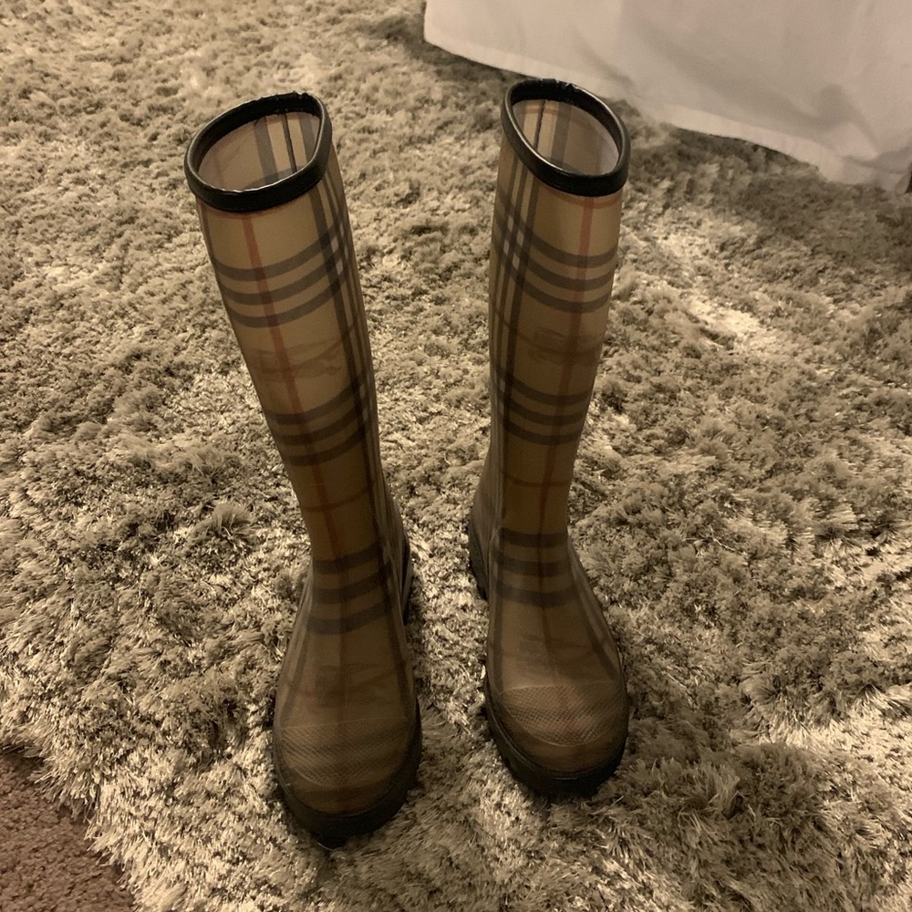 Burberry classic nova check rain boots.